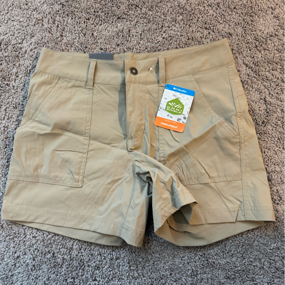 Columbia Women's Cargo Shorts in Tan